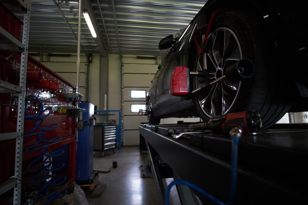 Mitä tehdä, jos auto ylikuumenee kesken ajon?